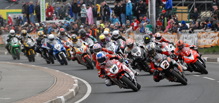 NW200 - Superbikes race round Primrose Corner