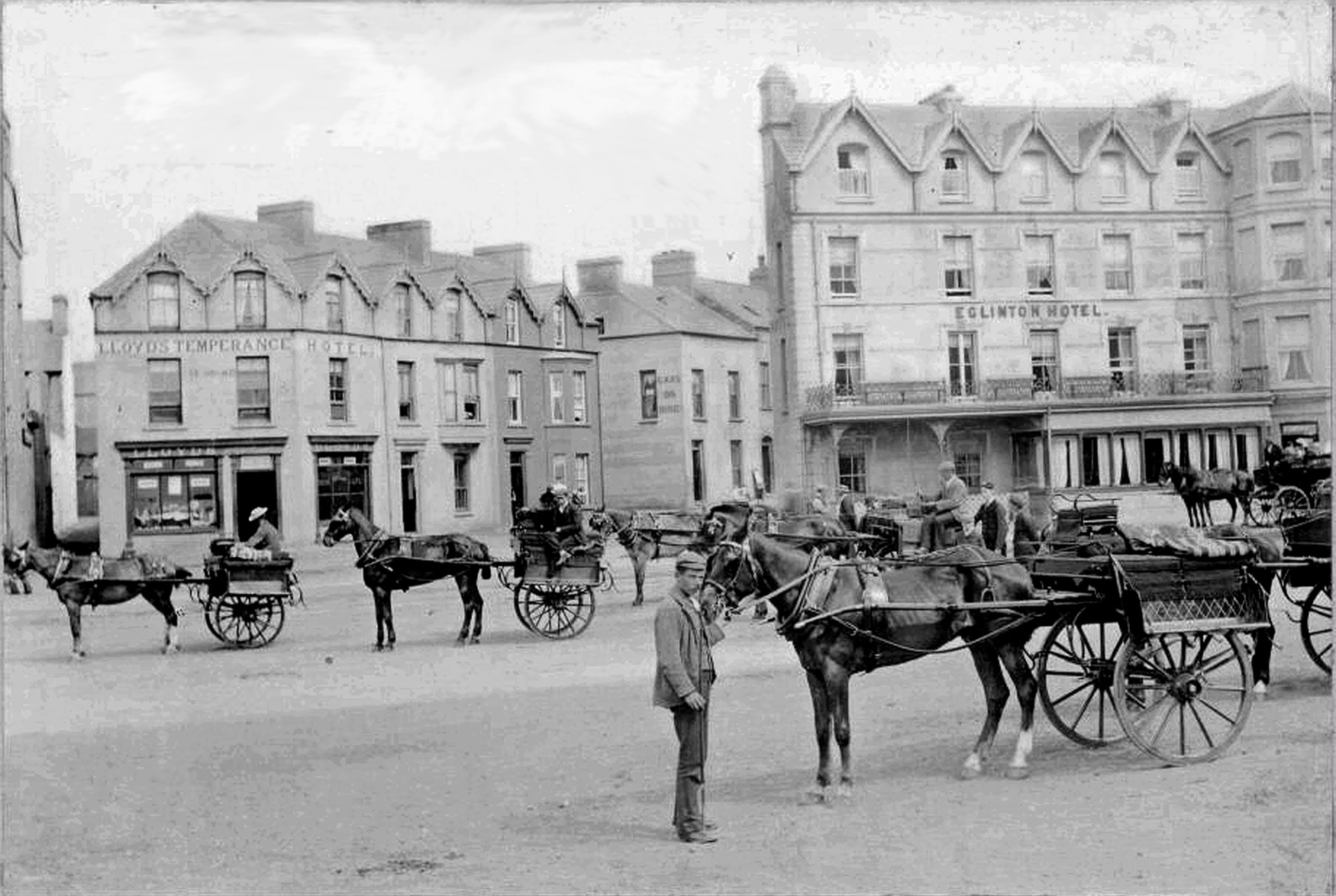  Jaunting Cars in Station Square